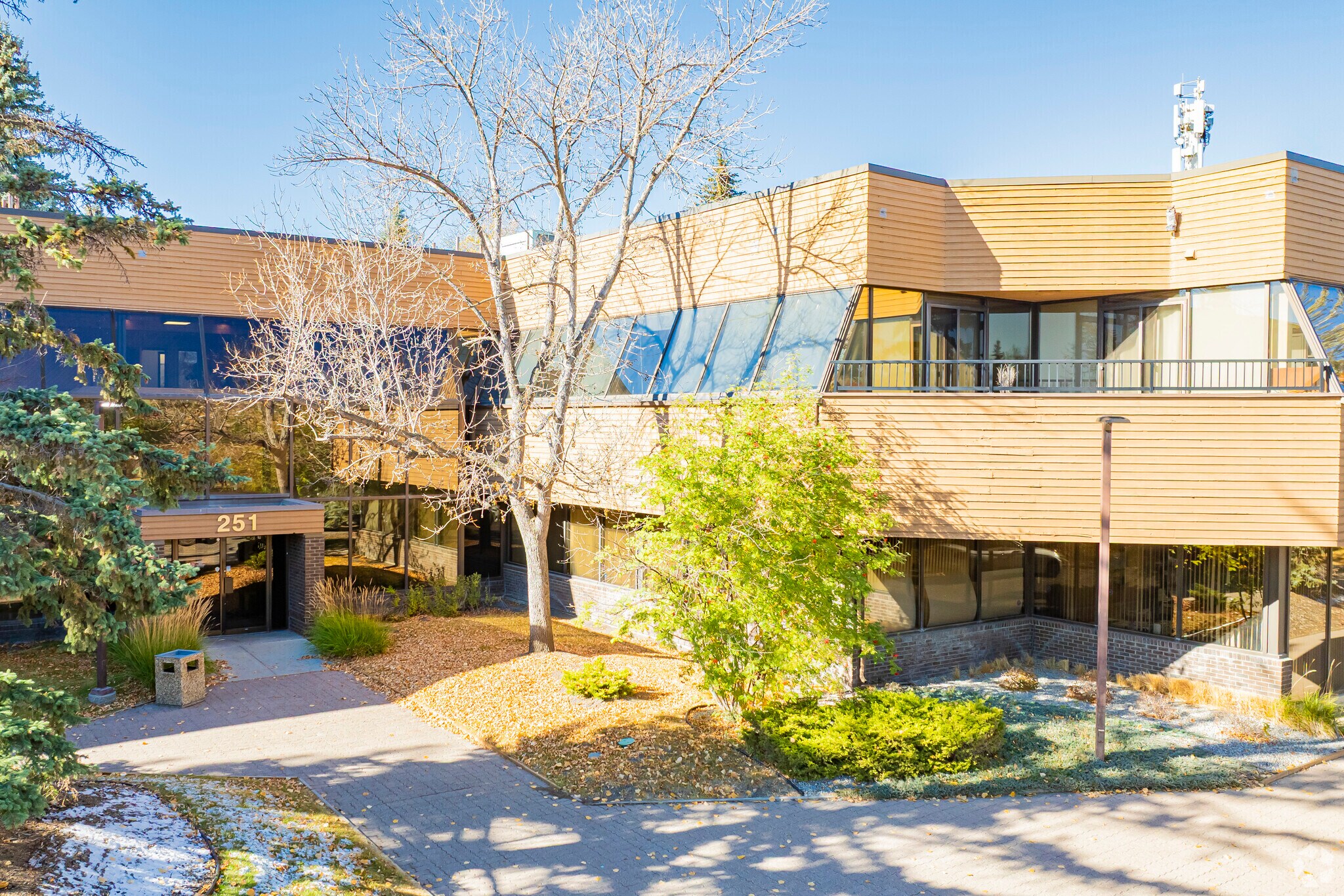251 Midpark Blvd SE, Calgary, AB à louer Photo principale– Image 1 sur 3