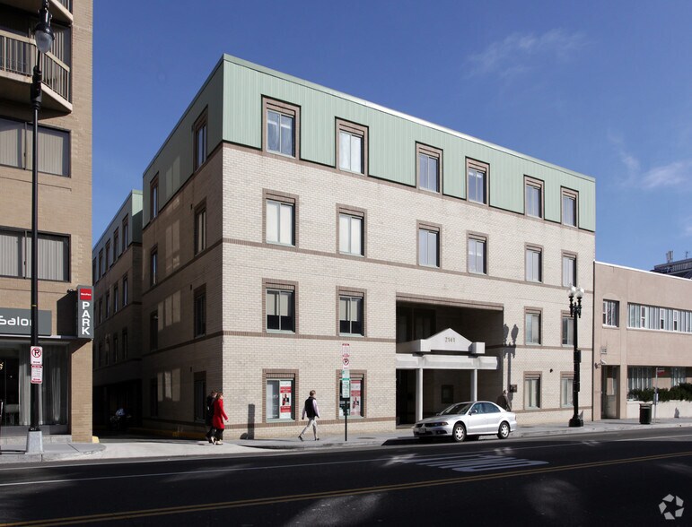 2141 Wisconsin Ave NW, Washington, DC à louer - Photo de l’immeuble – Image 2 sur 23