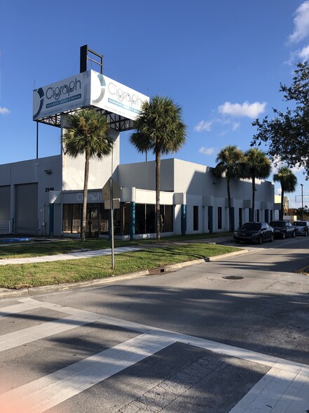 2140 W 62nd St, Hialeah, FL à vendre - Photo de l’immeuble – Image 2 sur 17