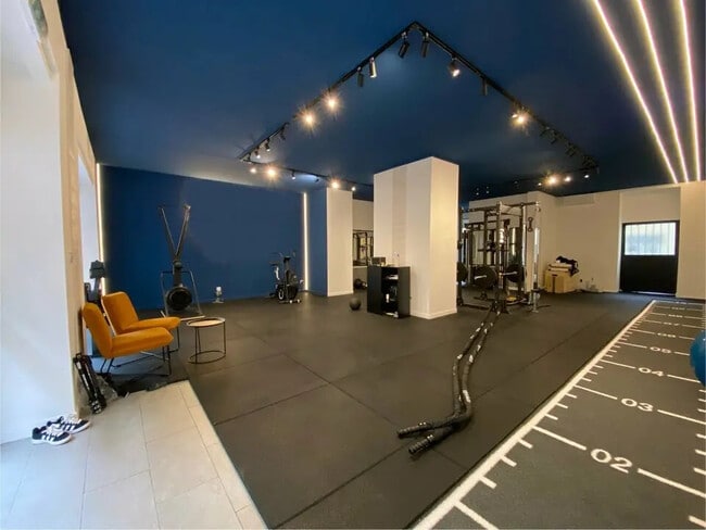 Plus de détails pour Local commercial à louer