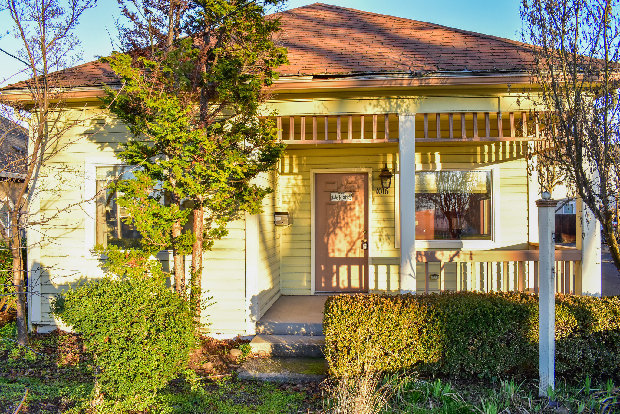 1016 Court St, Medford, OR à vendre Photo de l’immeuble– Image 1 sur 19