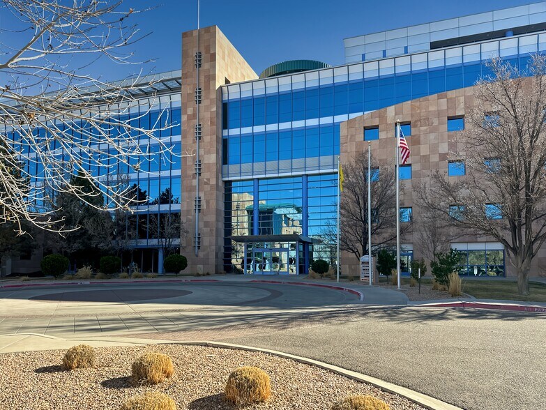 100 Sun Ave NE, Albuquerque, NM à louer - Photo de l’immeuble – Image 3 sur 14