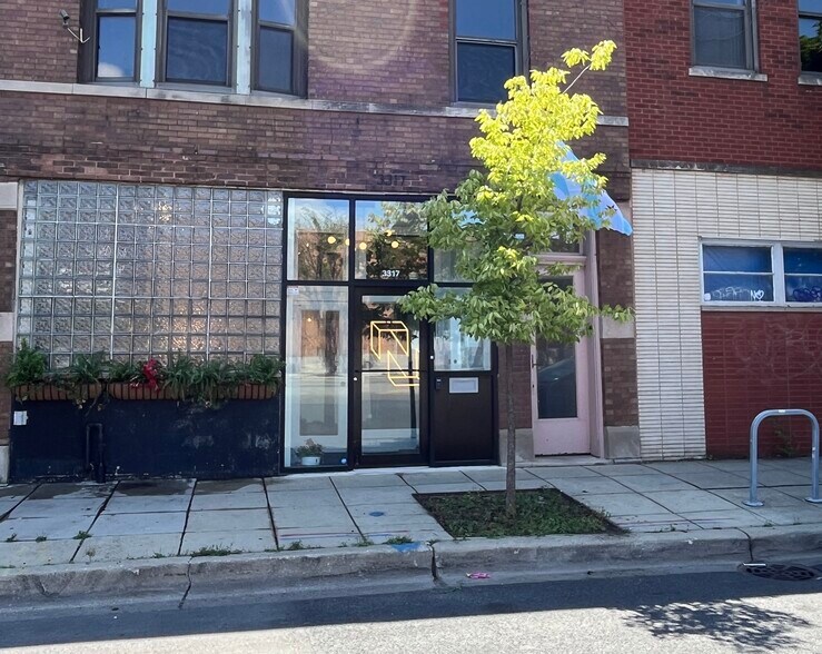 3317 W Fullerton Ave, Chicago, IL à louer - Photo de l’immeuble – Image 1 sur 14