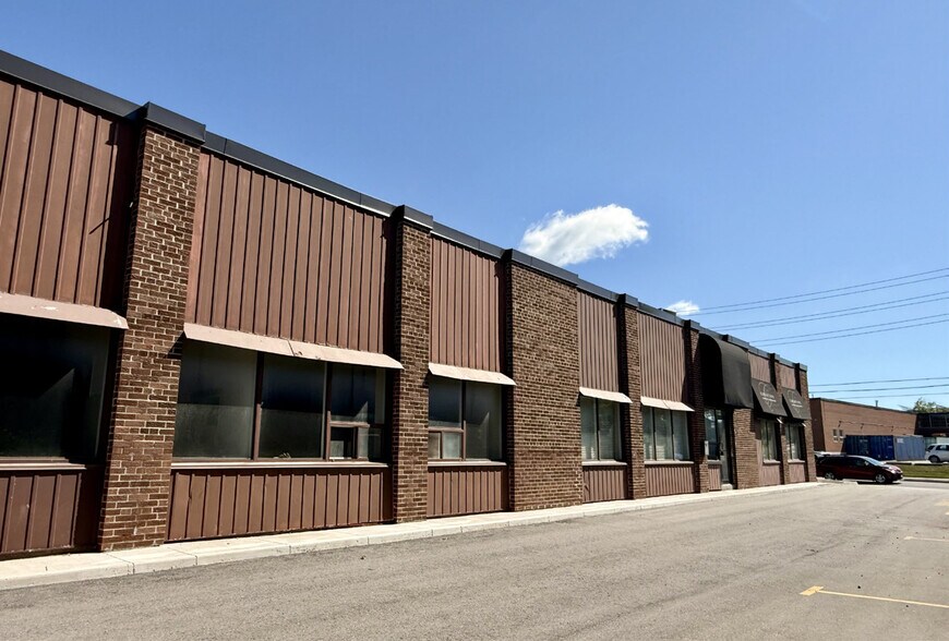 350 Oakdale Rd, Toronto, ON à louer - Photo de l’immeuble – Image 2 sur 12