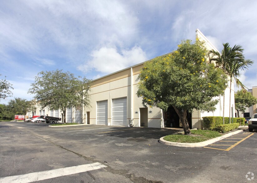 1005 NW 31st Ave, Pompano Beach, FL à louer - Photo de l’immeuble – Image 2 sur 6