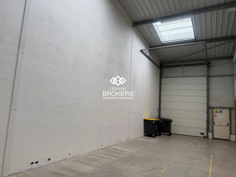 Industriel/Logistique dans Ennery à vendre - Photo de l’immeuble – Image 2 sur 5