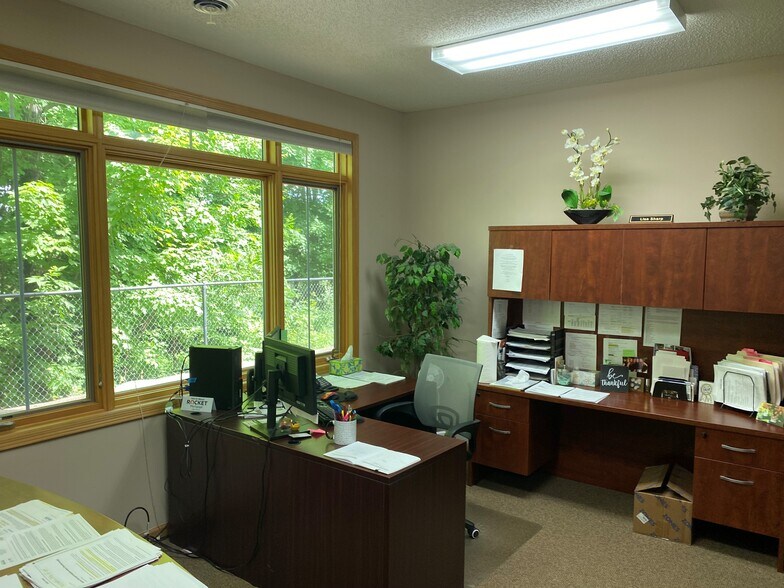 3390 Annapolis Ln N, Plymouth, MN à louer - Photo de l’immeuble – Image 2 sur 6