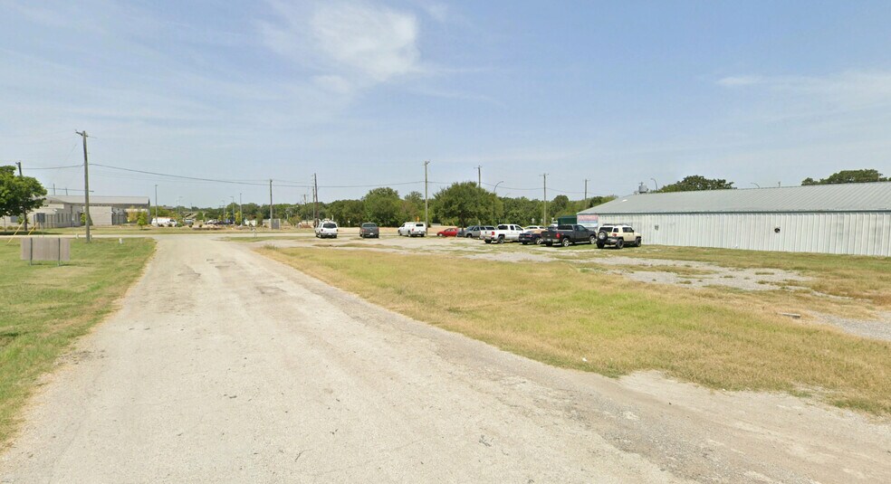 6915 Russell Curry Rd, Arlington, TX à louer - Photo de l’immeuble – Image 2 sur 4