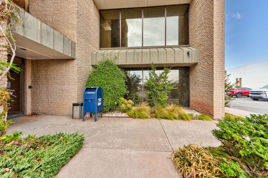 3727 NW 63rd St, Oklahoma City, OK à louer - Photo de l’immeuble – Image 3 sur 26