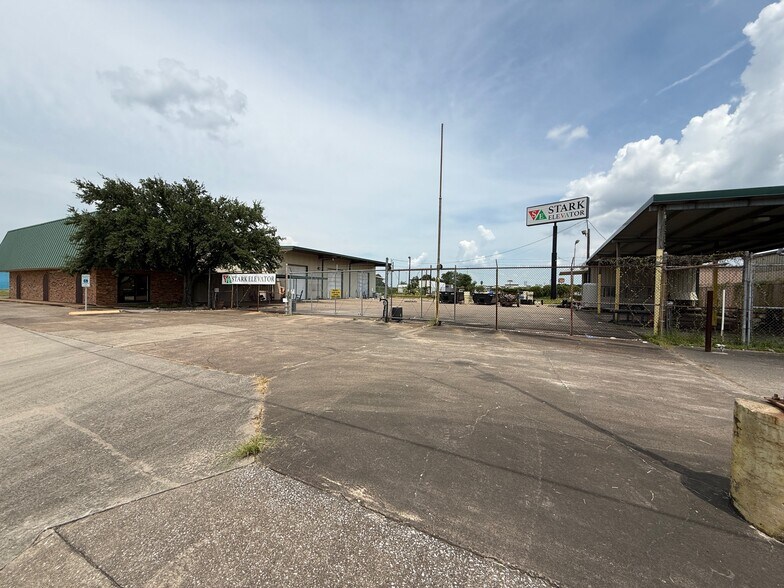 1655 S 23rd St, Beaumont, TX à vendre - Photo de l’immeuble – Image 1 sur 19