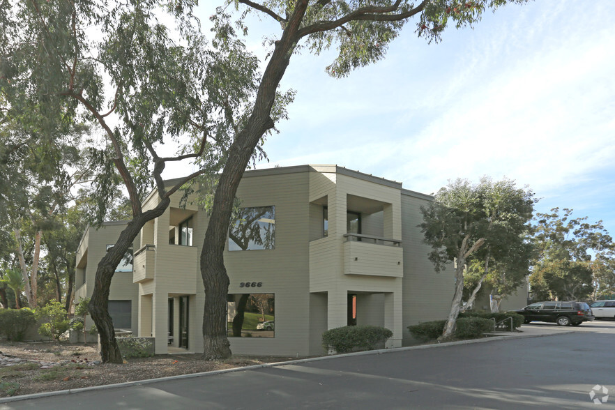 9666 Businesspark Ave, San Diego, CA à louer - Photo de l’immeuble – Image 1 sur 8