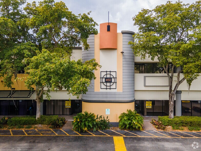 350 Fairway Dr, Deerfield Beach, FL à louer - Photo de l’immeuble – Image 3 sur 15