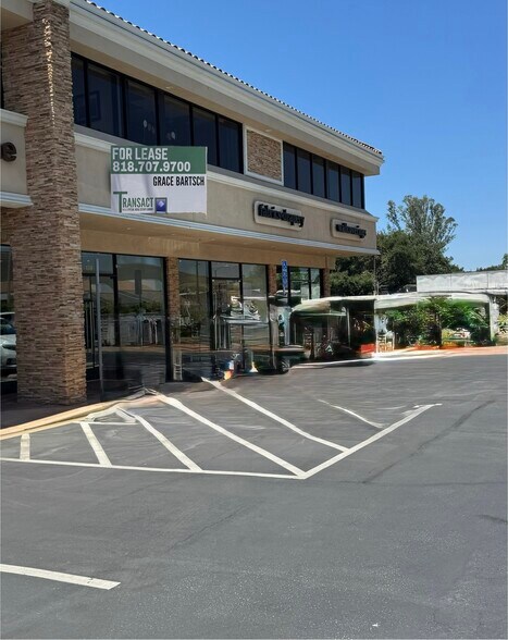 3262 E Thousand Oaks Blvd, Westlake Village, CA à louer - Photo de l’immeuble – Image 3 sur 9