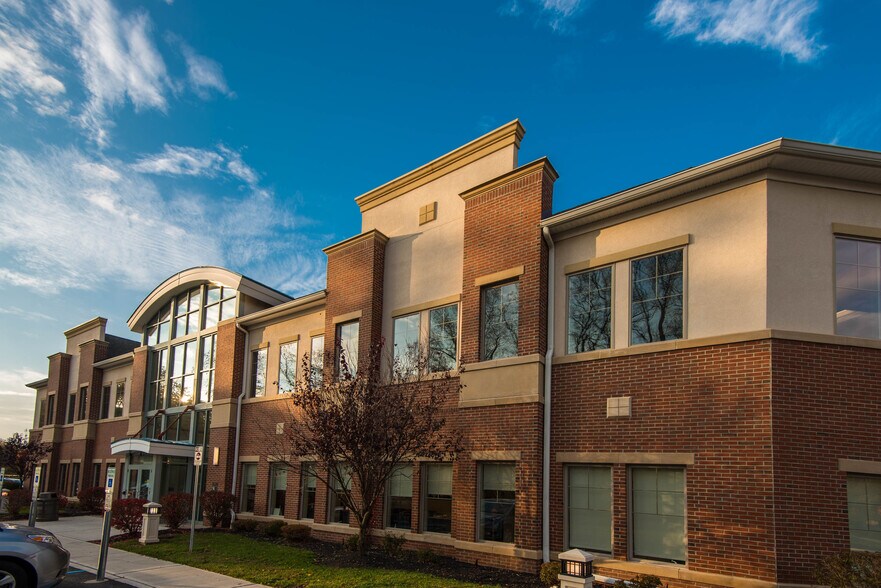 629 Cranbury Rd, East Brunswick, NJ à louer - Photo de l’immeuble – Image 2 sur 8