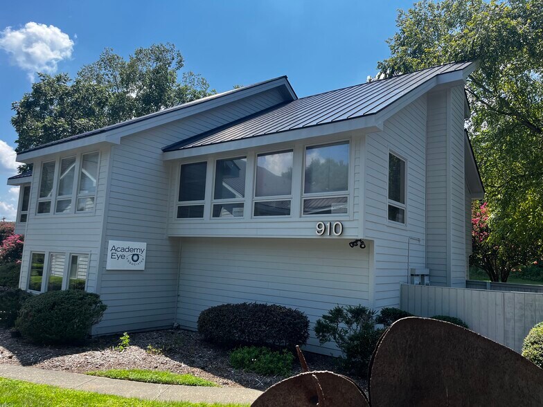 910 Martin Luther King Jr Blvd, Chapel Hill, NC à louer - Photo de l’immeuble – Image 2 sur 5