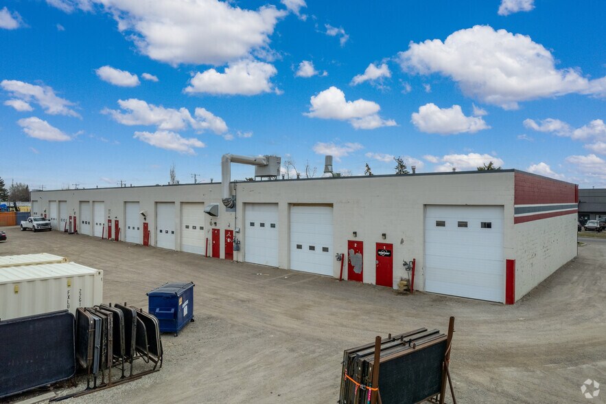 2824 58th Ave SE, Calgary, AB à louer - Photo de l’immeuble – Image 3 sur 5