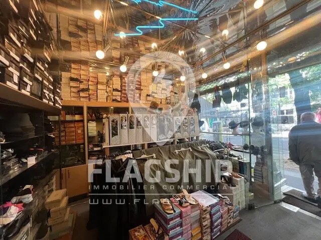 Local commercial dans Paris à louer - Photo de l’immeuble – Image 2 sur 5