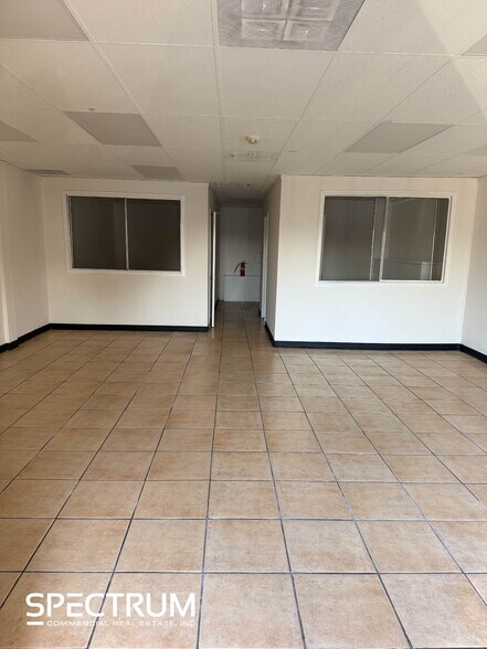 2537 W Beverly Blvd, Montebello, CA à louer - Photo de l’immeuble – Image 3 sur 8