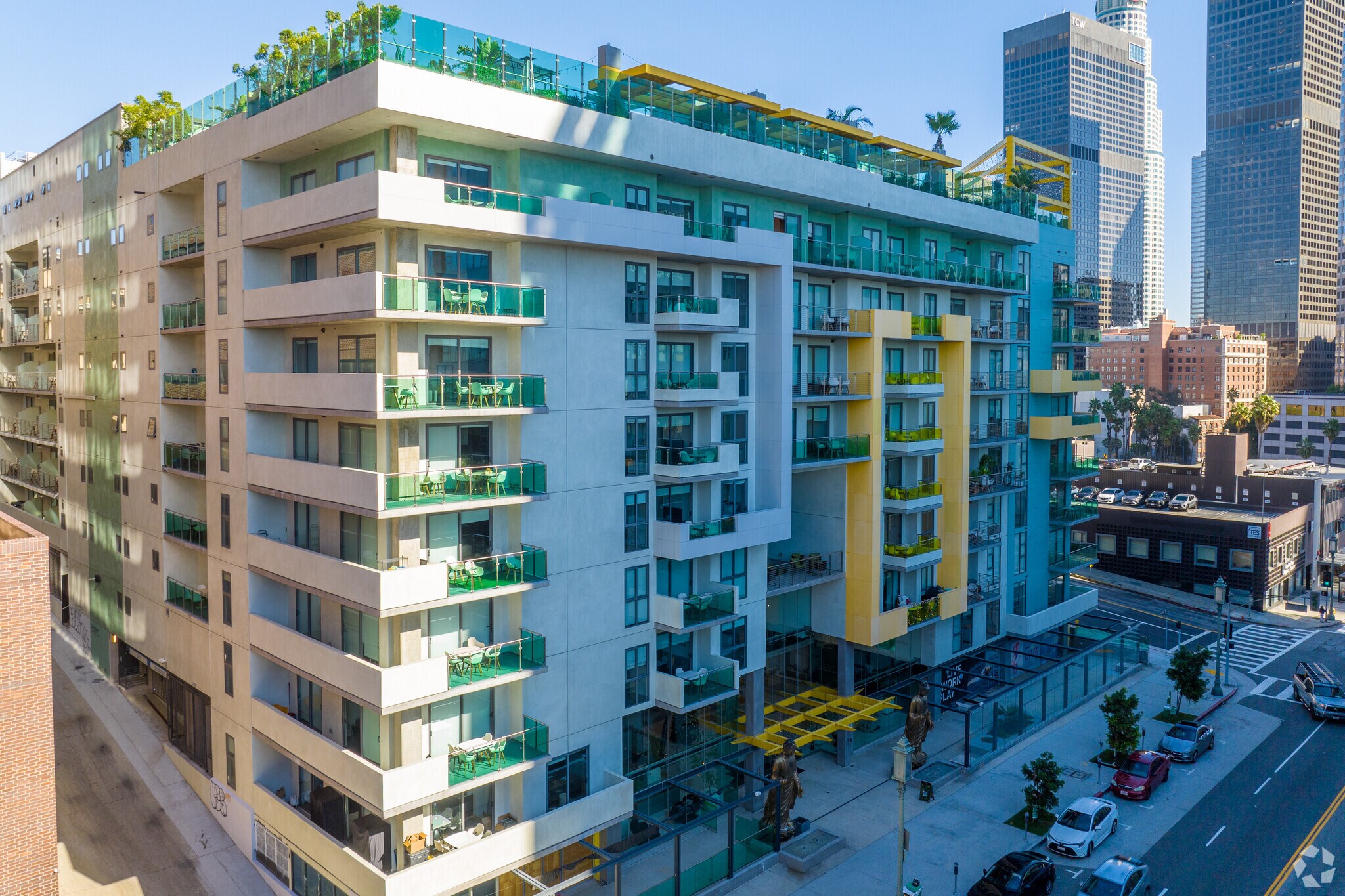 1027 Wilshire Blvd, Los Angeles, CA à louer Photo de l’immeuble– Image 1 sur 19