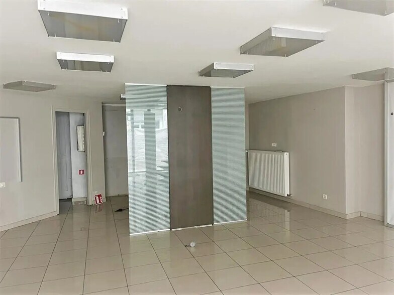Bureau dans Besançon à louer - Photo de l’immeuble – Image 3 sur 5