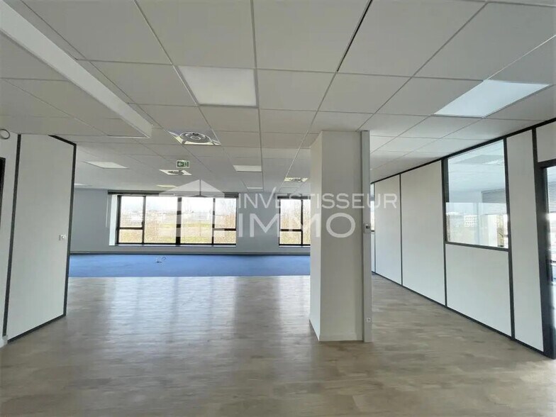 Bureau dans Jossigny à louer - Photo de l’immeuble – Image 3 sur 7