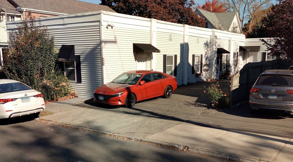 124 Grasmere Ave, Fairfield, CT à vendre - Photo de l’immeuble – Image 2 sur 2