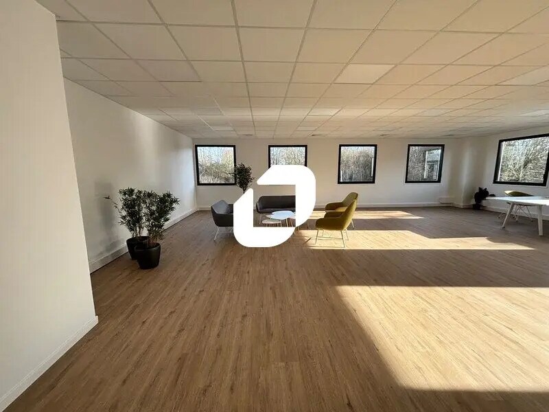 Bureau dans Lisses à louer Photo intérieure– Image 1 sur 10