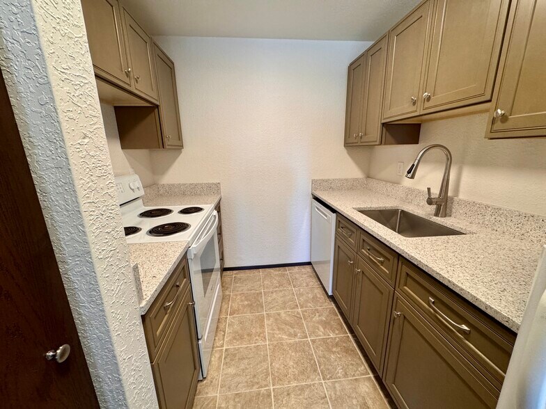1125 13th St, Shelton, WA à vendre - Photo de l’immeuble – Image 3 sur 7
