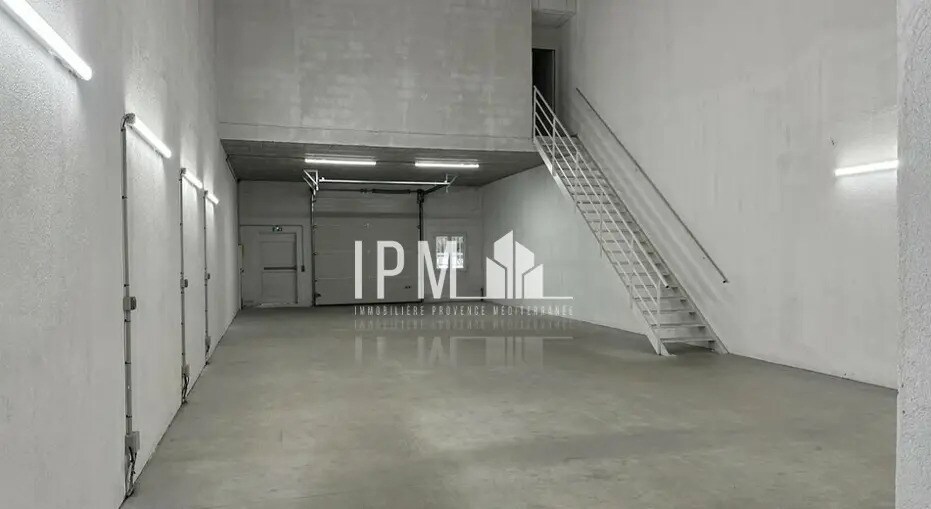 Local d’activités dans Aubagne à louer - Photo intérieure – Image 1 sur 5