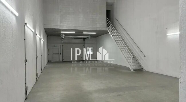 Plus de détails pour Local d'activités à louer