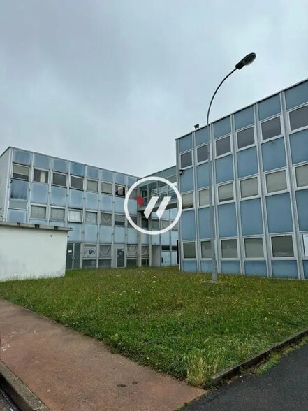 Local d'activités dans Garges-lès-Gonesse à vendre - Photo de l’immeuble – Image 1 sur 8