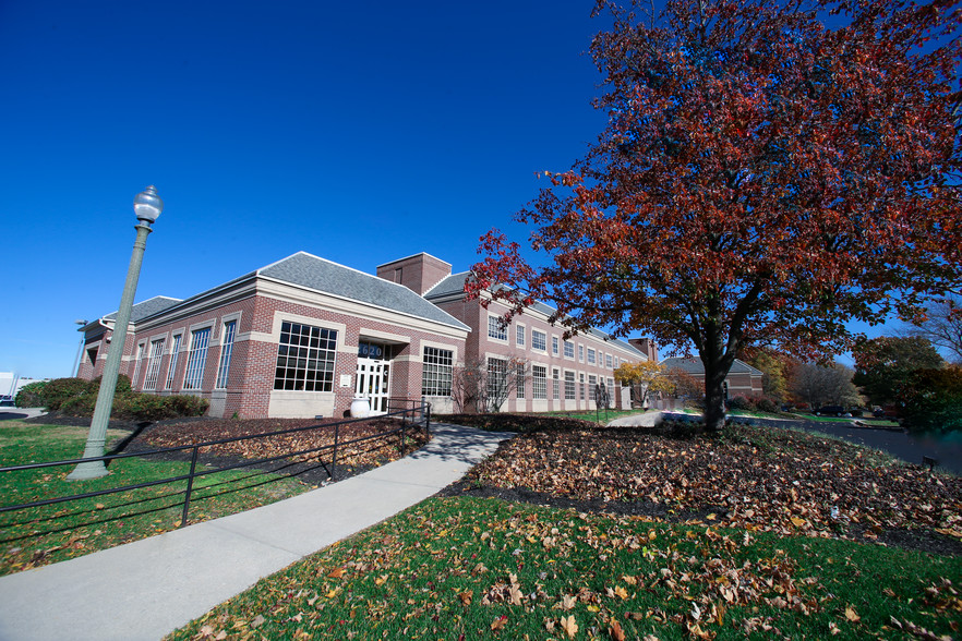 2620 Kessler Blvd E, Indianapolis, IN à louer - Photo de l’immeuble – Image 3 sur 7