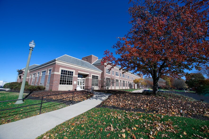 2620 Kessler Blvd E, Indianapolis, IN à louer - Photo principale – Image 1 sur 13