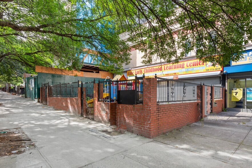 527 Eastern Pky, Brooklyn, NY à louer - Photo de l’immeuble – Image 3 sur 4
