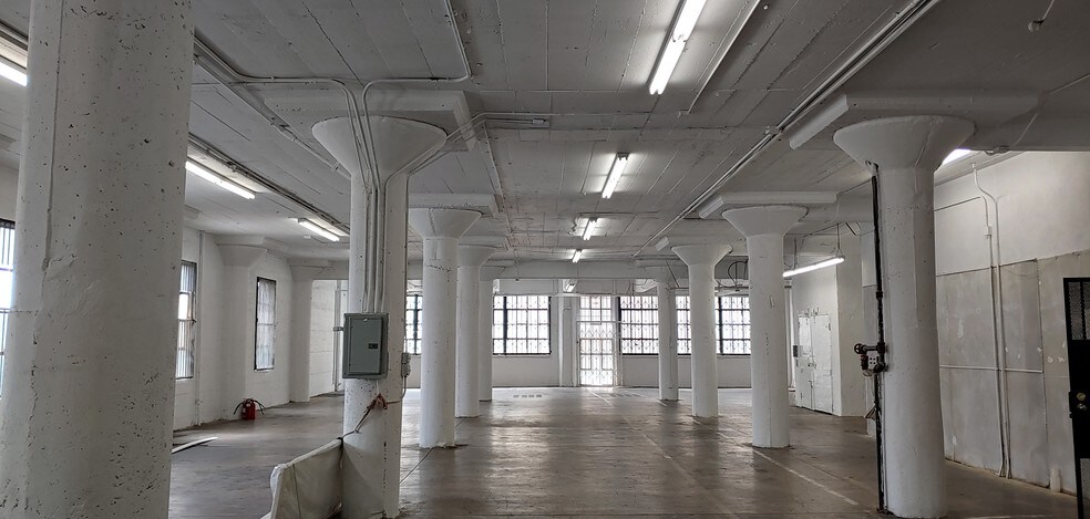 1115 Santee St, Los Angeles, CA à louer - Photo intérieure – Image 2 sur 9