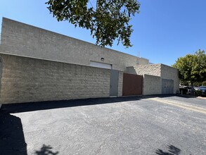 32 N Wood Rd, Camarillo, CA à louer Photo de l’immeuble– Image 1 sur 3
