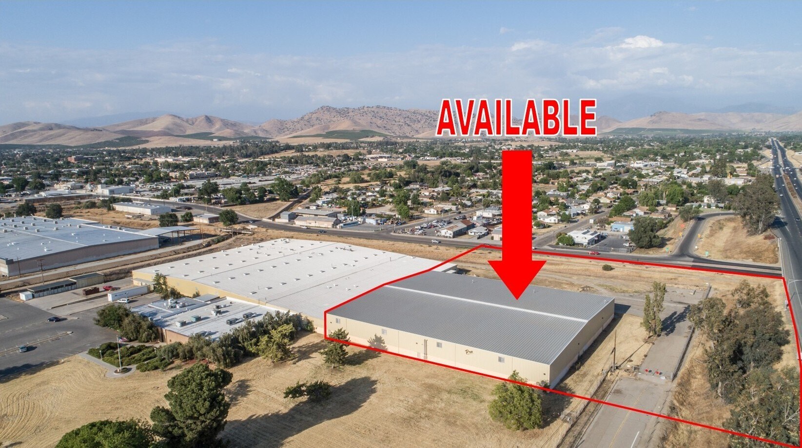 90 W Poplar Ave, Porterville, CA à louer Photo de l’immeuble– Image 1 sur 10