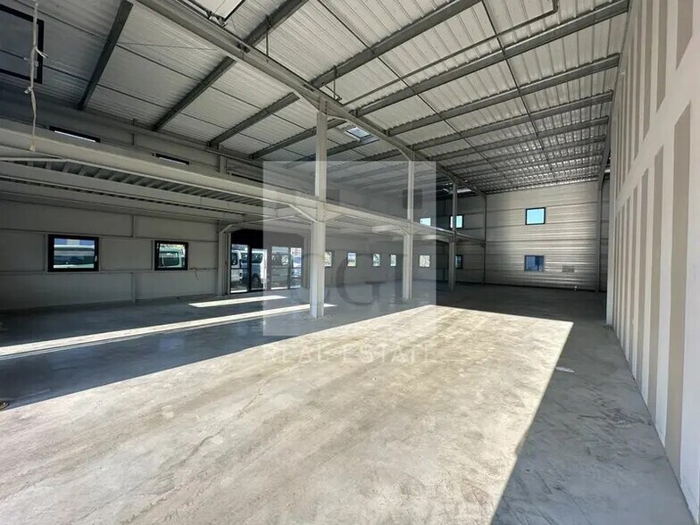 Local d'activités dans Voiron à vendre - Photo de l’immeuble – Image 3 sur 5
