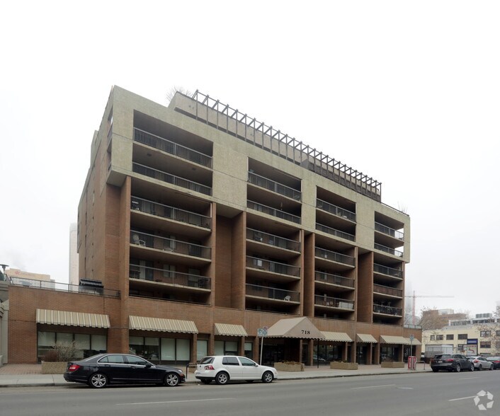 718 12th Ave SW, Calgary, AB à louer - Photo de l’immeuble – Image 3 sur 4