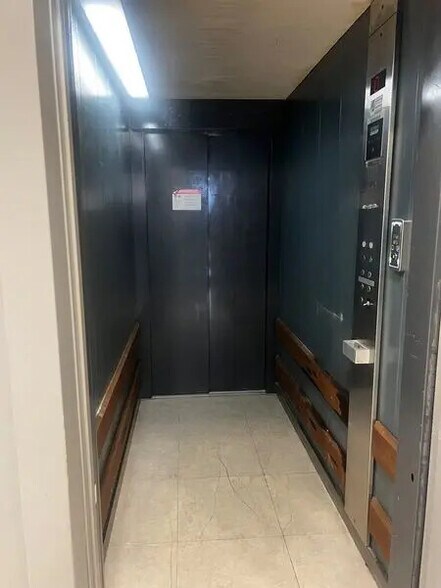Bureau dans La Garenne-Colombes à vendre - Photo de l’immeuble – Image 2 sur 18