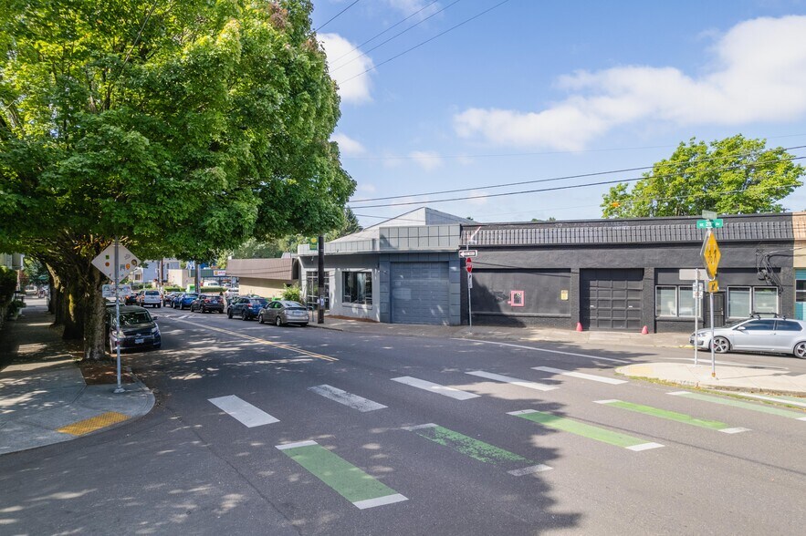 535 NE 28th Ave, Portland, OR à louer - Photo de l’immeuble – Image 3 sur 9