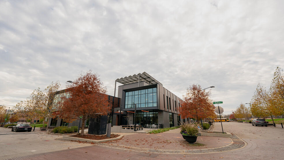 617 Madison St, Bloomington, IN à louer - Photo de l’immeuble – Image 1 sur 3