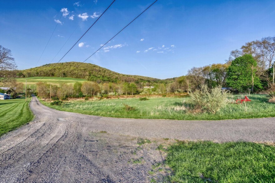 57 Metz Ln, New Bloomfield, PA à vendre - Photo de l’immeuble – Image 2 sur 28