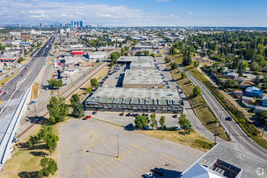 7905-7909 Flint Rd SE, Calgary, AB à louer - Aérien – Image 3 sur 6