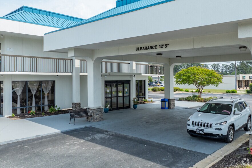 474 Western Blvd, Jacksonville, NC à vendre - Photo de l’immeuble – Image 1 sur 42