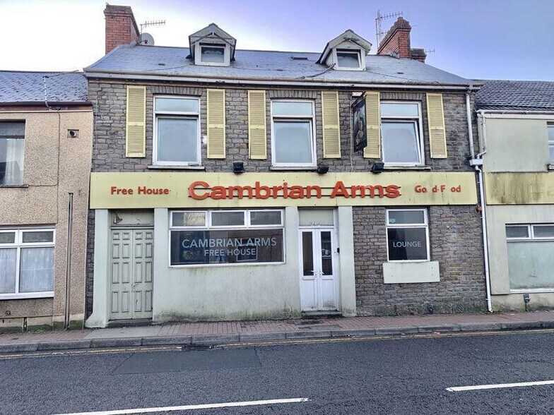 49 Briton Ferry Rd, Neath à vendre - Photo principale – Image 1 sur 21