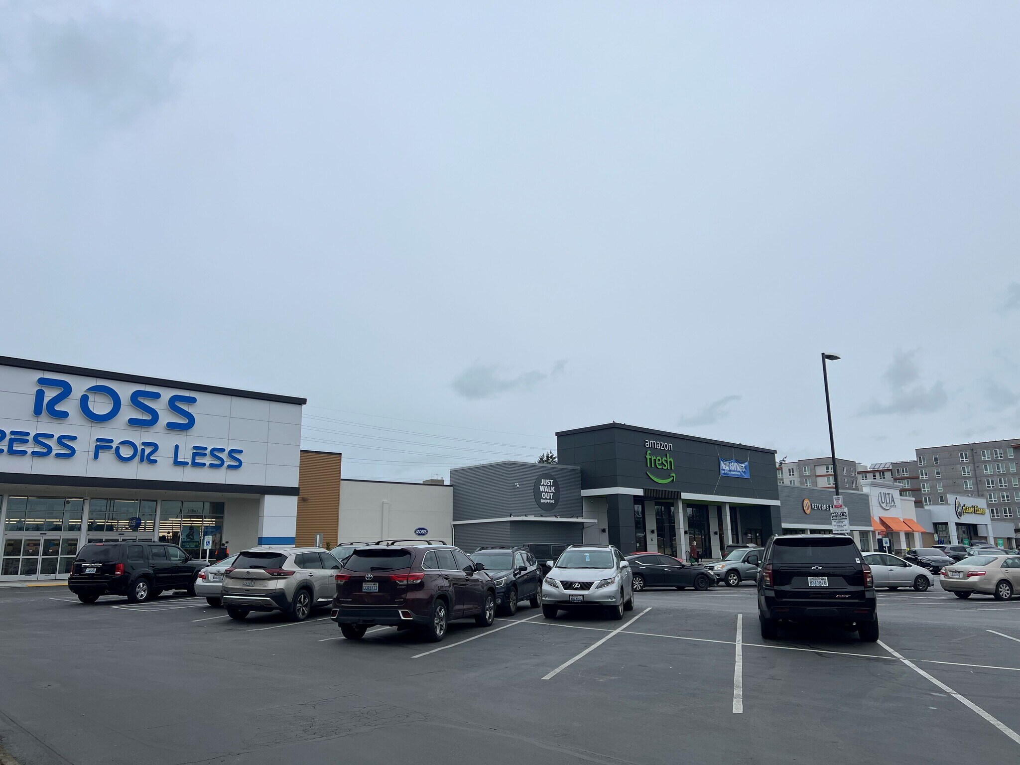 13201 Aurora Ave N, Seattle, WA à louer Photo de l’immeuble– Image 1 sur 6