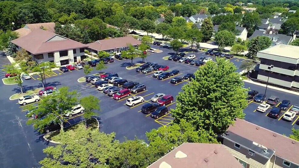 2075 Foxfield Rd, St Charles, IL à louer - Vidéo sur l’annonce professionnelle – Image 2 sur 6