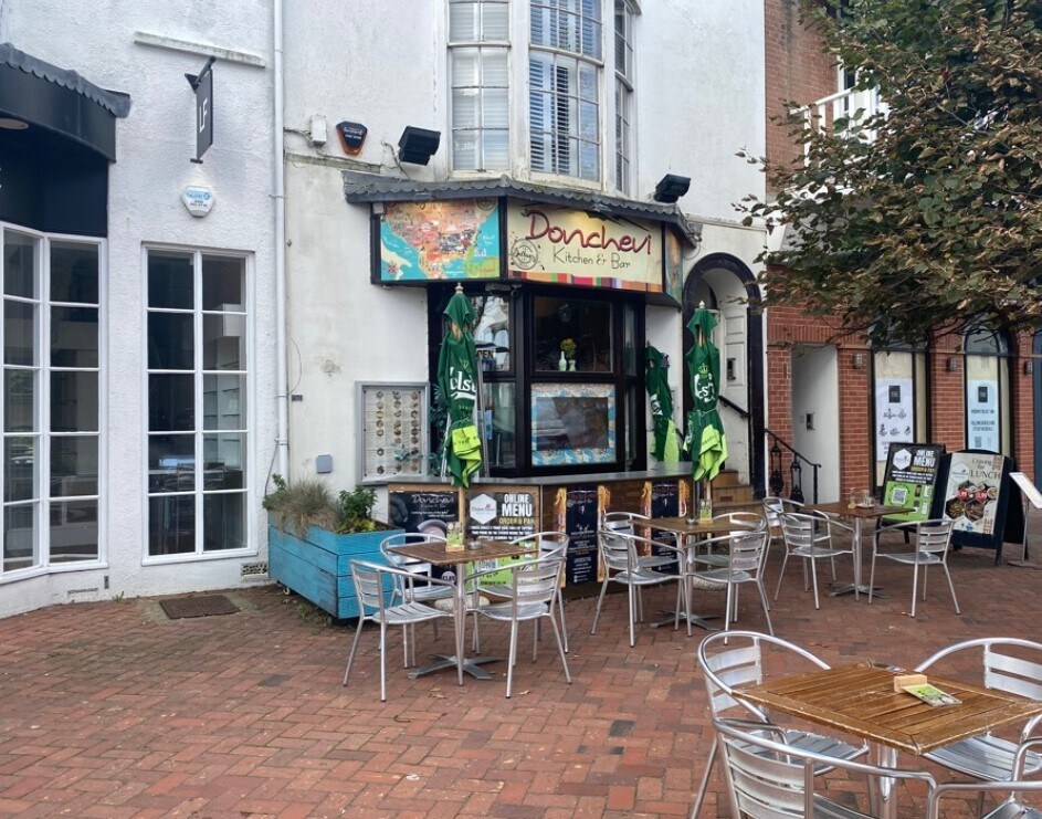 10 Montague Pl, Worthing à louer Photo principale– Image 1 sur 2
