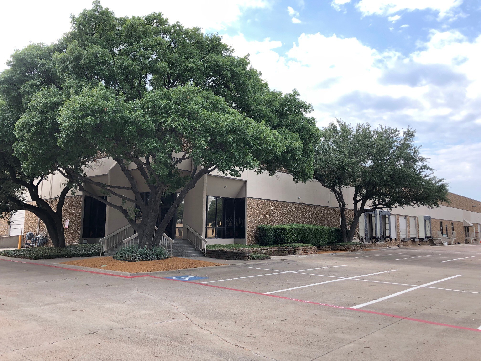 11025-11035 Switzer Ave, Dallas, TX à louer Photo principale– Image 1 sur 8